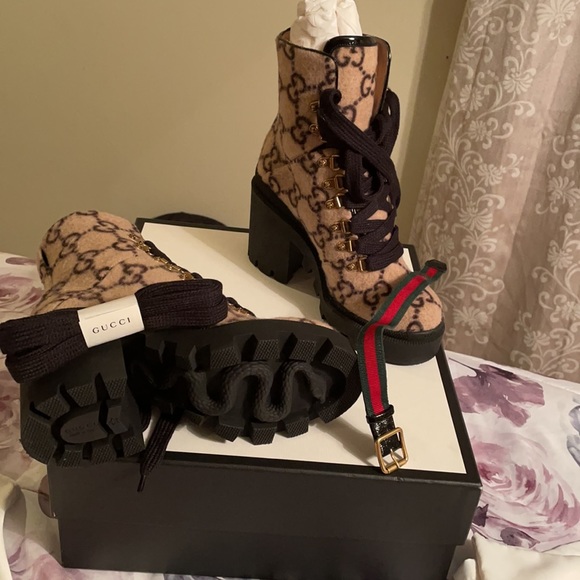 Gucci boots missing one belt - Picture 3 of 4